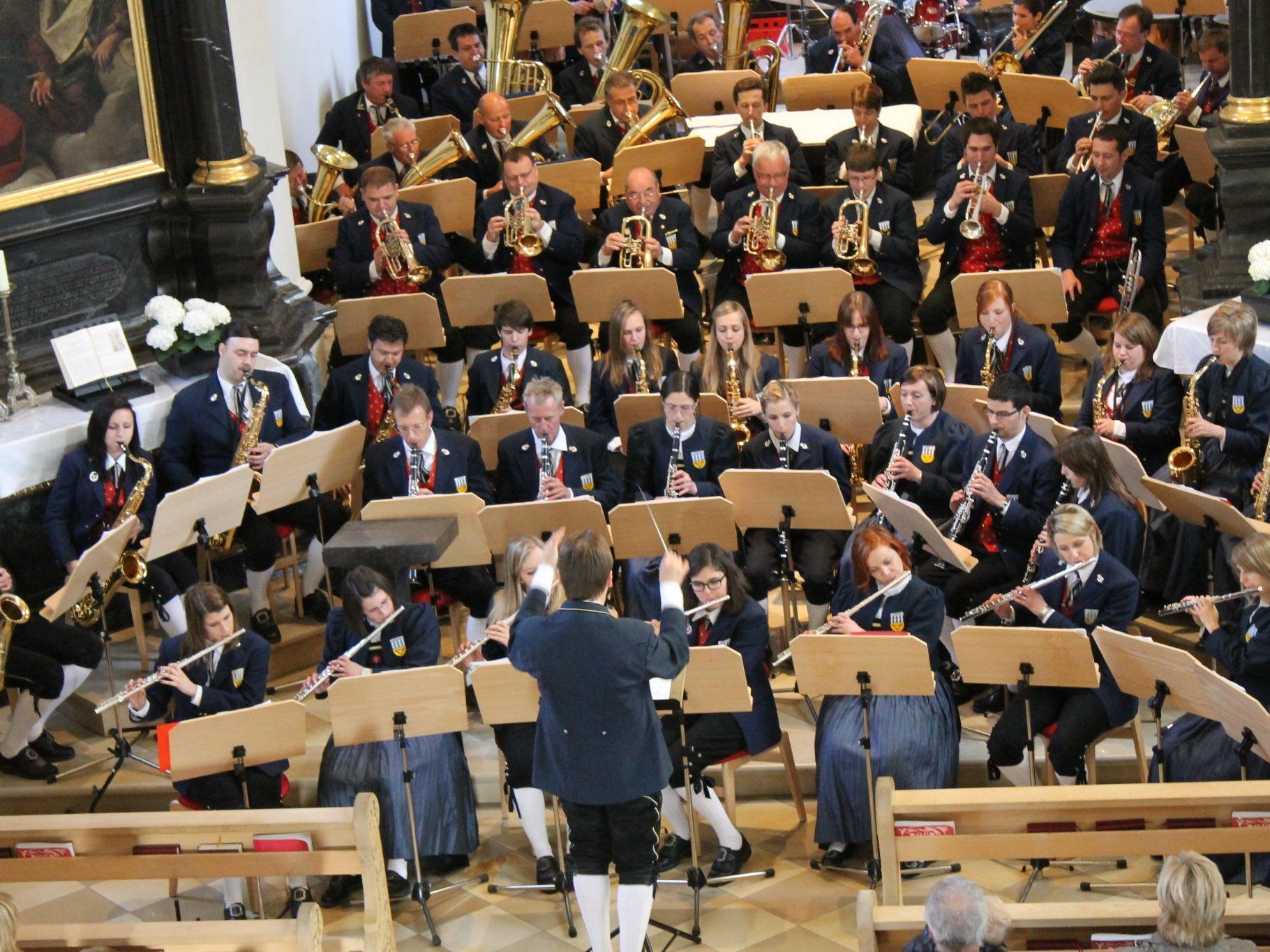 60 Mitglieder der Harmoniemusik spielten für den Krankenpflegeverein 60 Mitglieder der Harmoniemusik spielten für den Krankenpflegeverein