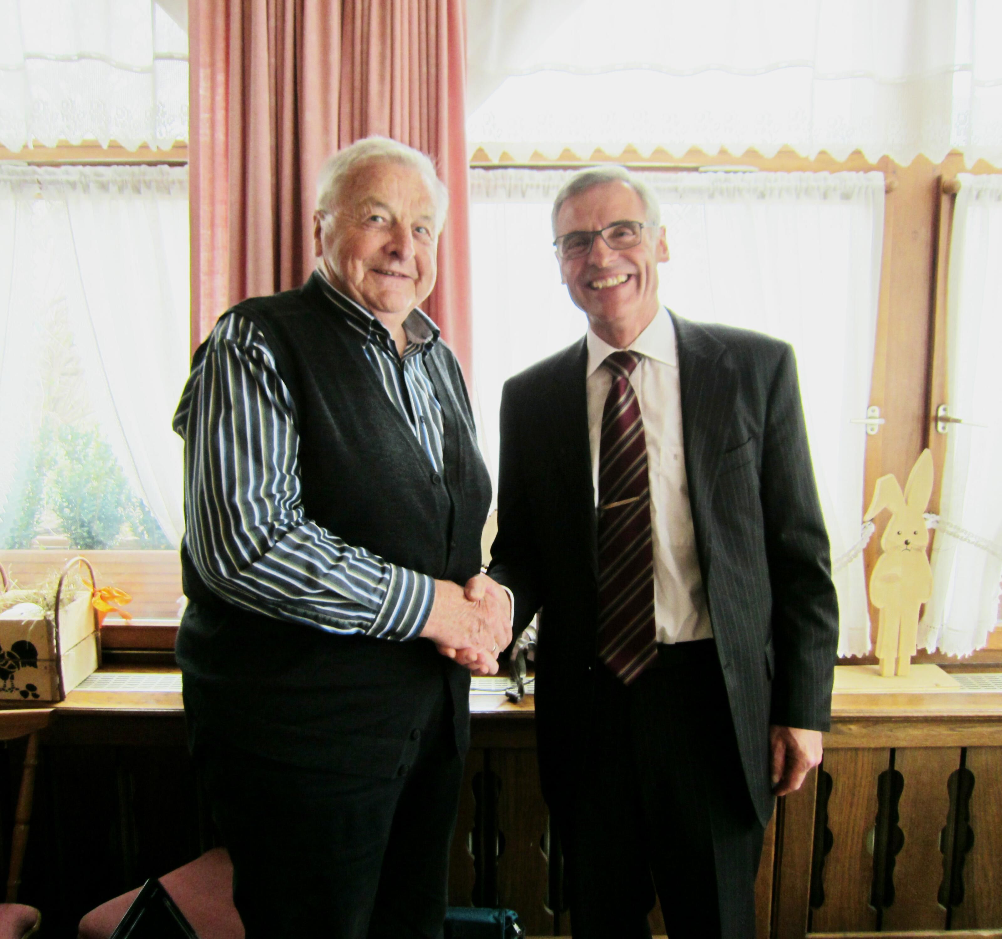Ehrenobmann Alt-BGM Eduard Bitschnau und Obmann Kurt Mangard Ehrenobmann Alt-BGM Eduard Bitschnau und Obmann Kurt Mangard