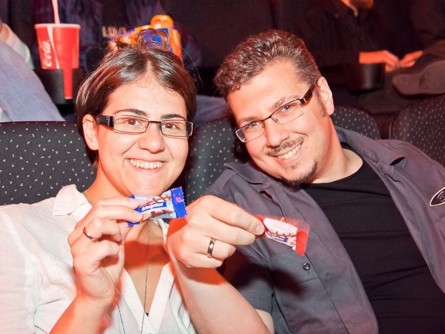 Zuerst die Zuckerl, dann die Action: Begeistertes Publikum bei der Kinopremiere von The Avengers mit VIENNA.AT Zuerst die Zuckerl, dann die Action: Begeistertes Publikum bei der Kinopremiere von The Avengers mit VIENNA.AT