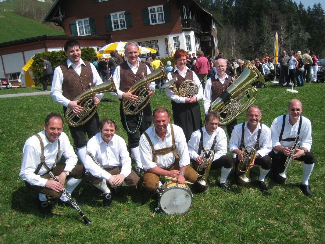 Die „Pfänderdohle“ lädt zum Frühschoppen mit den „Lochauer Bierblosn“. Die „Pfänderdohle“ lädt zum Frühschoppen mit den „Lochauer Bierblosn“.