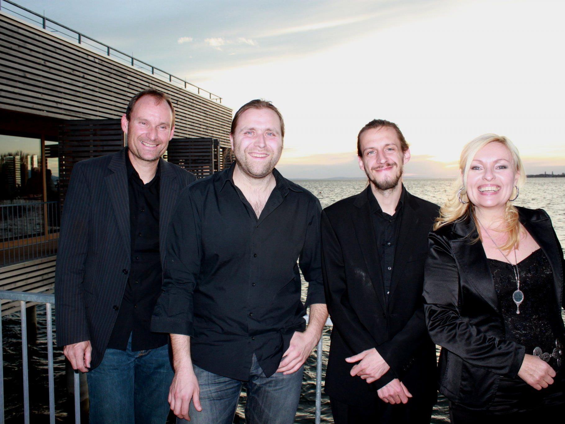 Christine Nachbauer und ihre Band mit Bernd Haas (Gitarre), Martin Zech (Drums) und Alexander Goidinger (Piano) am Lochauer Kaiserstrand.