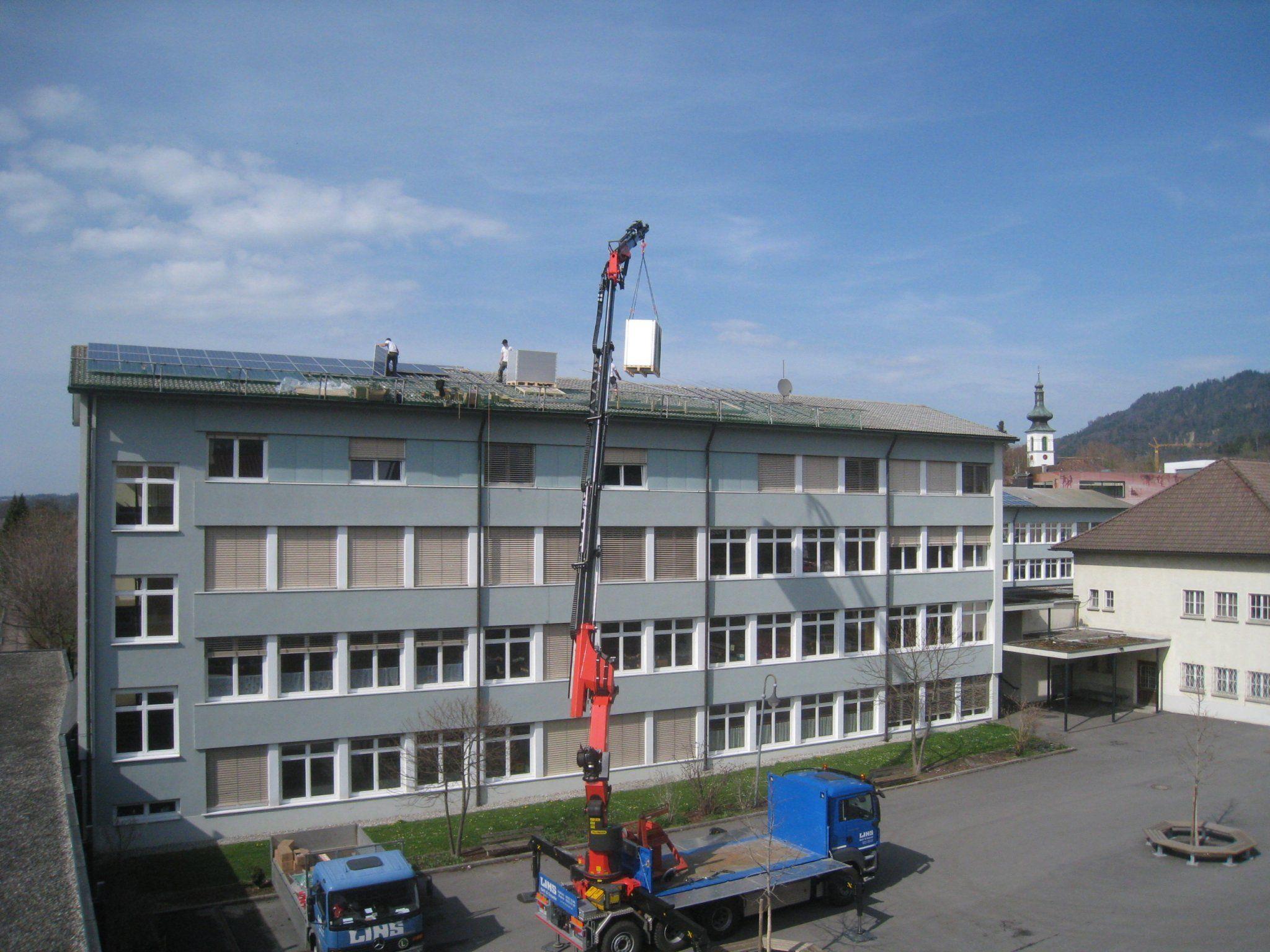 Volksschule Lochau - Neubau von „Solarstrom-Kraftwerken“ auf den Dächern öffentlicher Gebäude.