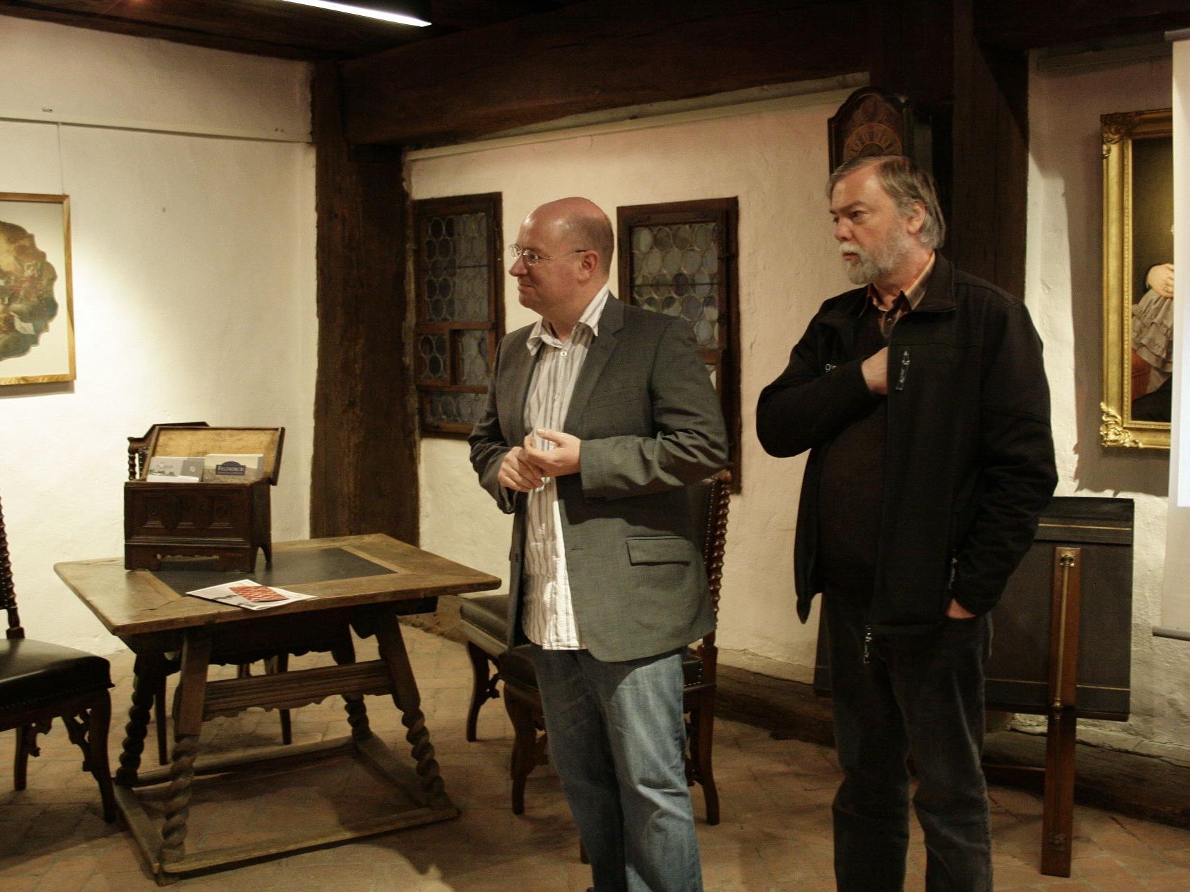 Kunsthistoriker Andreas Rudiger mit Manfred Getzner vom Heimatmuseum Feldkirch.