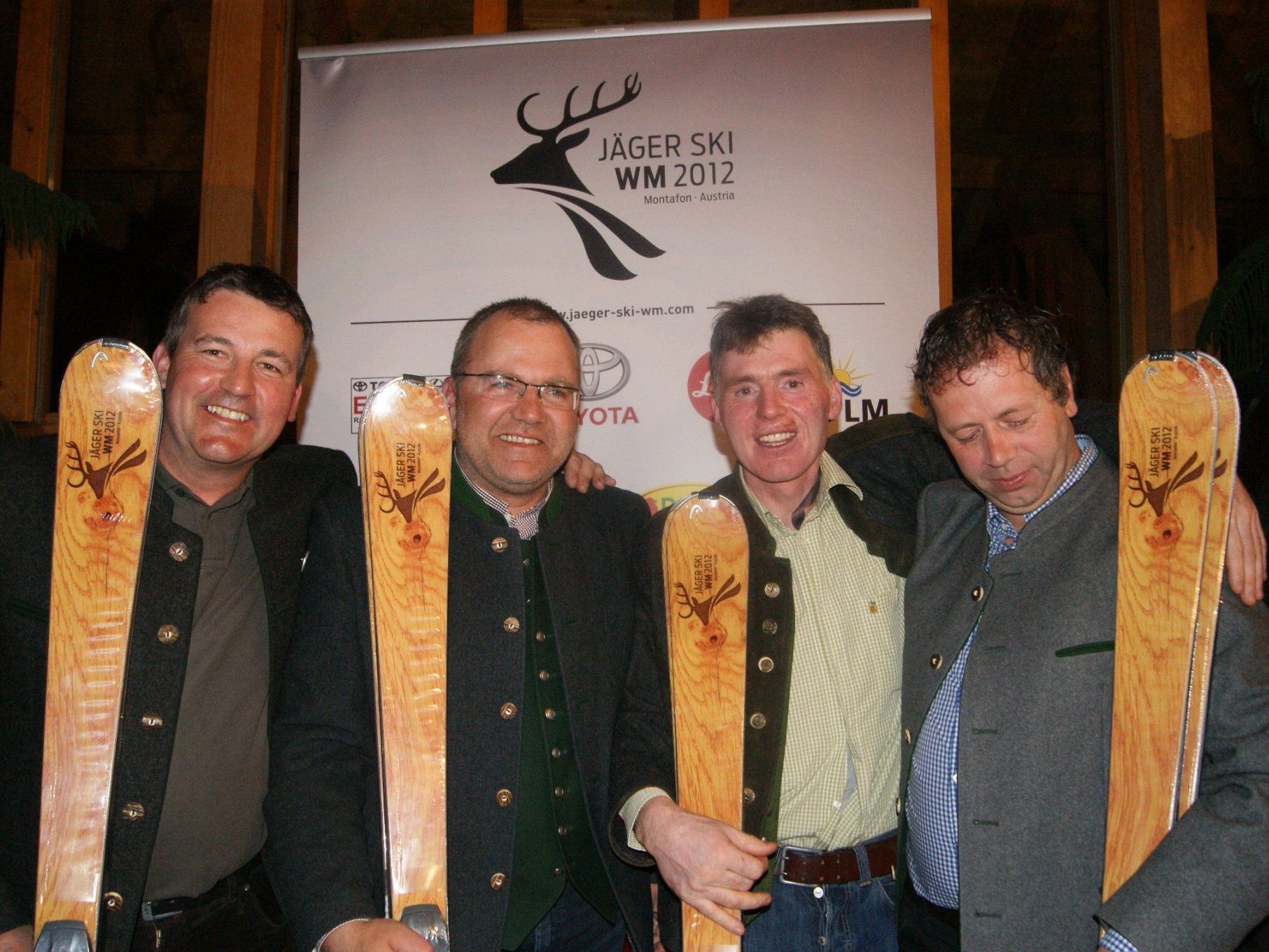 Die Brandner Gletscherböcke mit ihren neuen Head-Skiern. Die Brandner Gletscherböcke mit ihren neuen Head-Skiern.