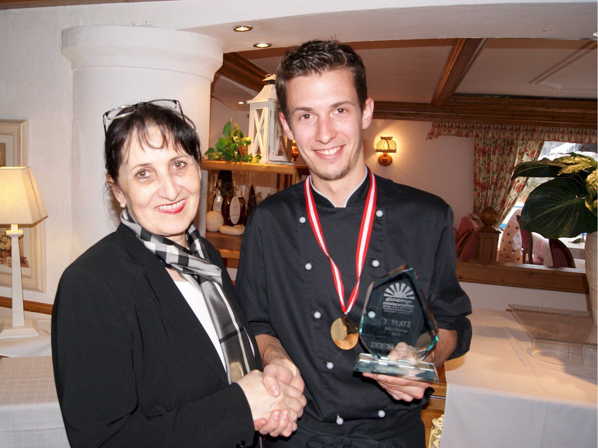 Yvonne Domig gratuliert Markus Netzer zu seinem Erfolg Yvonne Domig gratuliert Markus Netzer zu seinem Erfolg