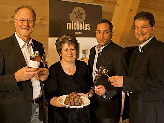 Präsentation des "Micheles": vlnr. Albert und Elisabeth Büchele, Roland Kuster und Heinz Huber von der Mohrenbrauerei Dornbirn.