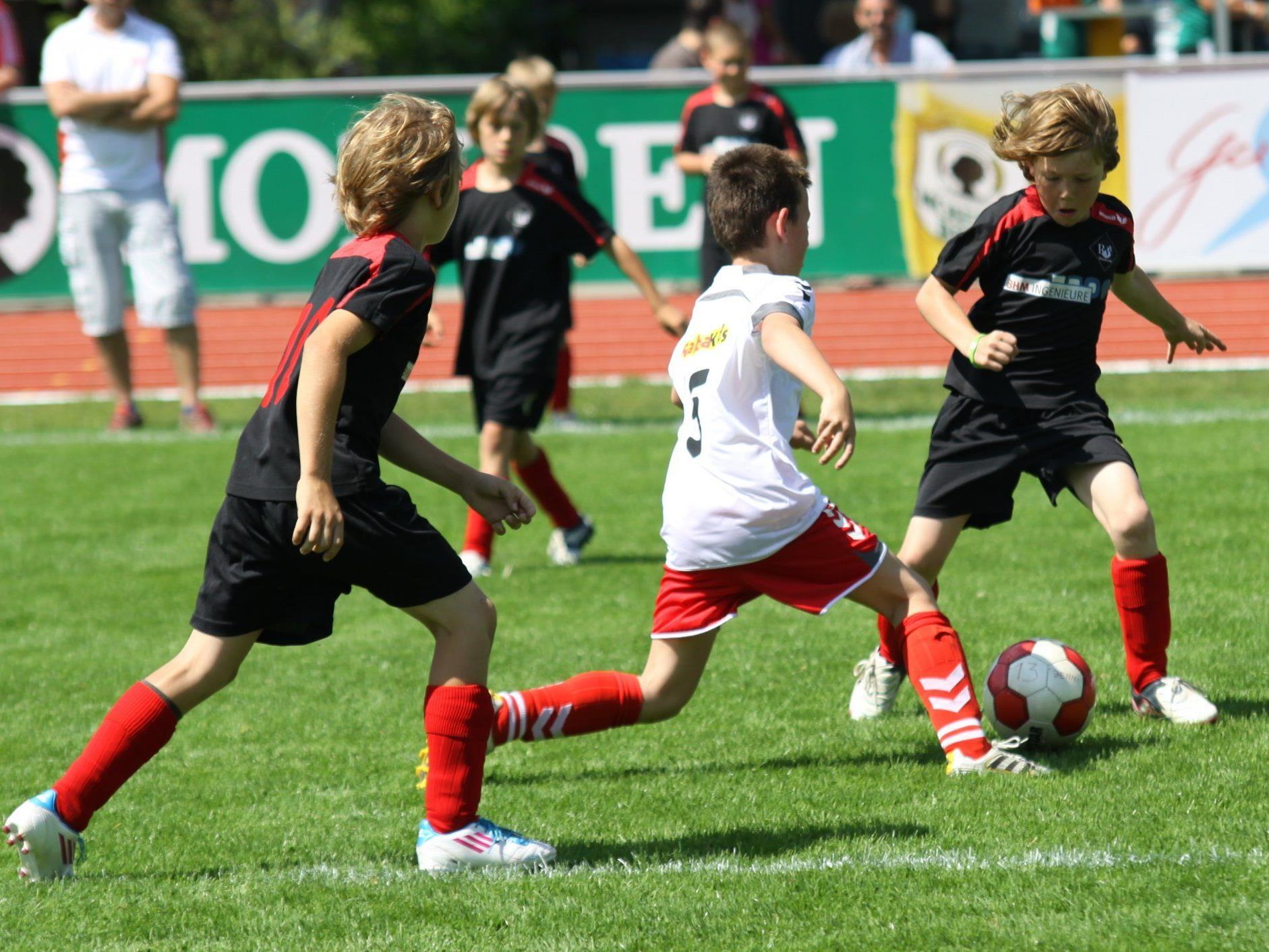 Drei Vorarlberger Fußballvereine wurden zur Kassa gebeten.