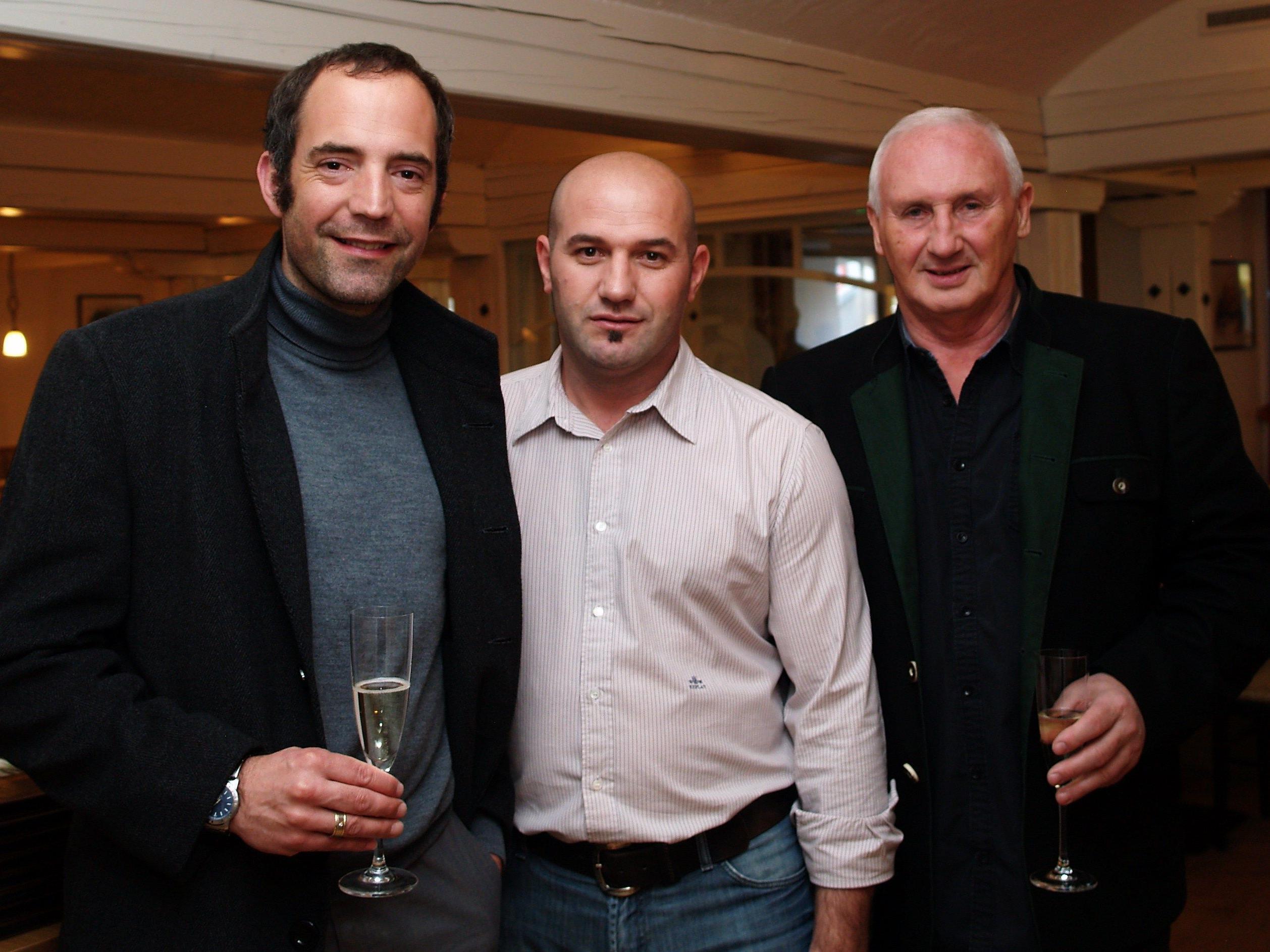 Rexhaj Kosove mit Ortsvorsteher Dieter Preschle und Edgar Eller bei der Eröffnung vom Johanniterhof.