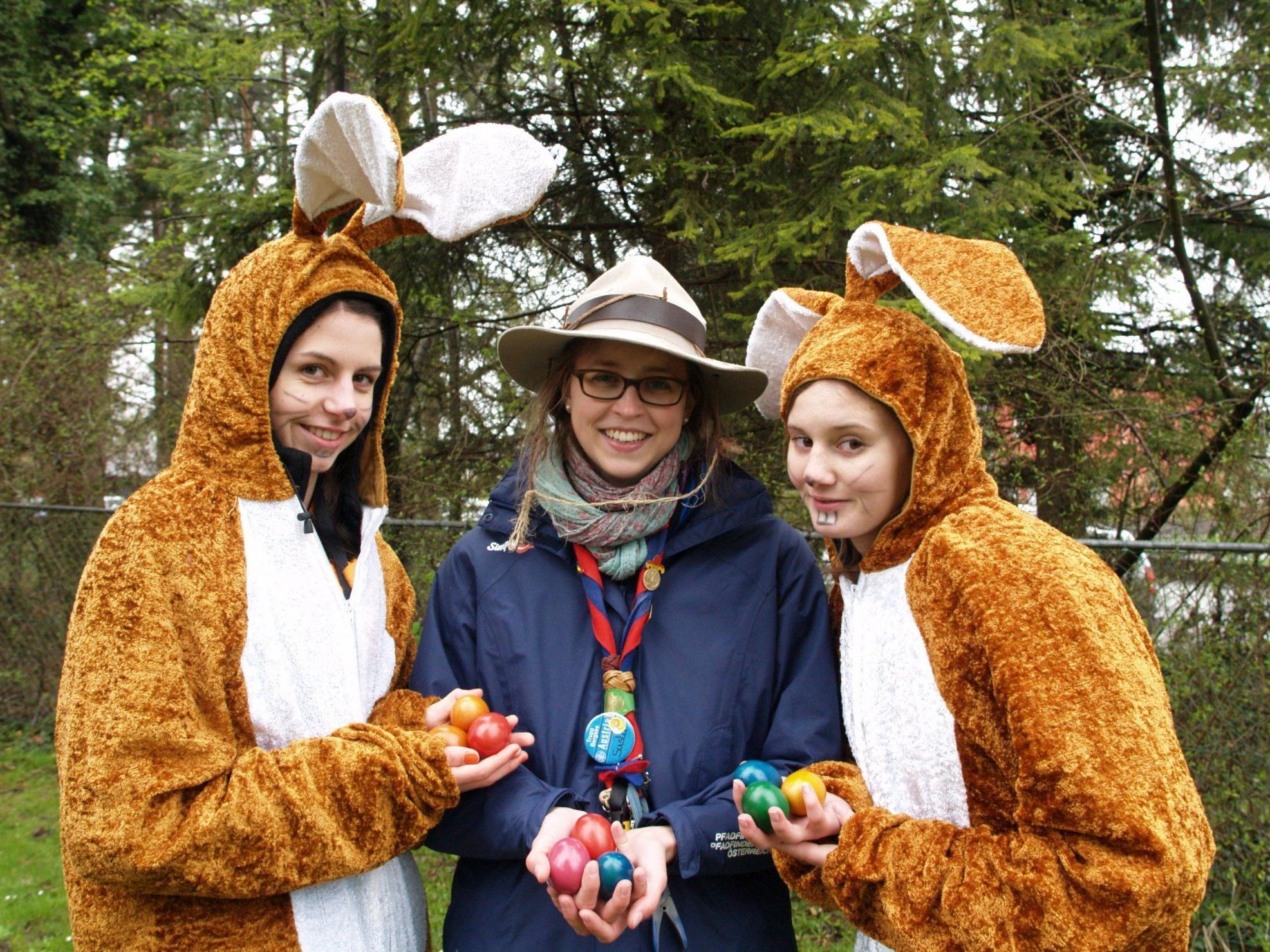 Jugendliche Pfadfinderinnen versteckten 6000 Eier im Gebiet um den Frutzwald.