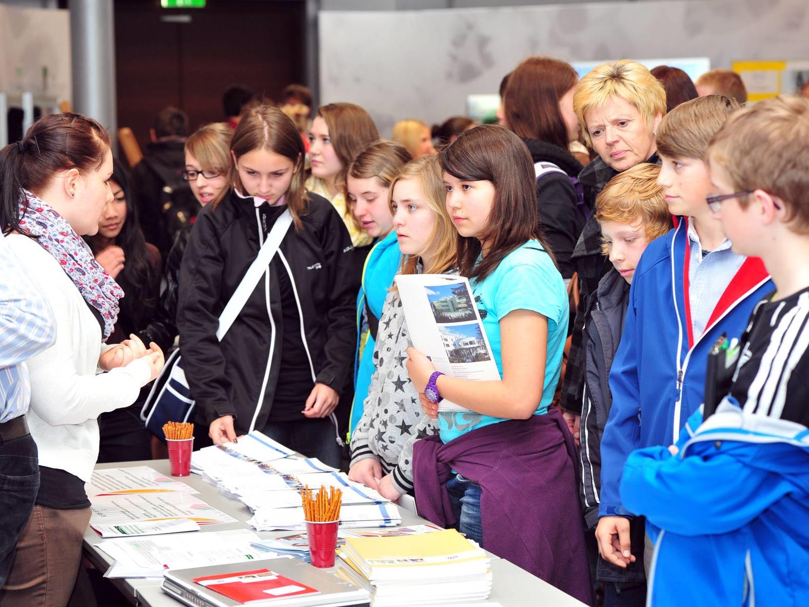 Die SchülerInnen konnten sich an zwei Nachmittagen direkt bei den VertreterInnen aller weiterführenden Schulen Vorarlbergs erkundigen.