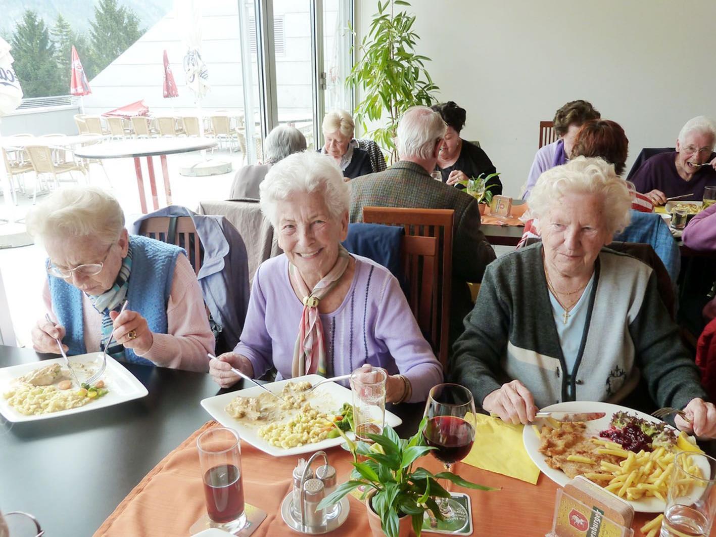 „Mitanand“ lädt zum gemeinsamen Mittagessen in gemütlicher Runde im Gasthof „Habsburg“.
