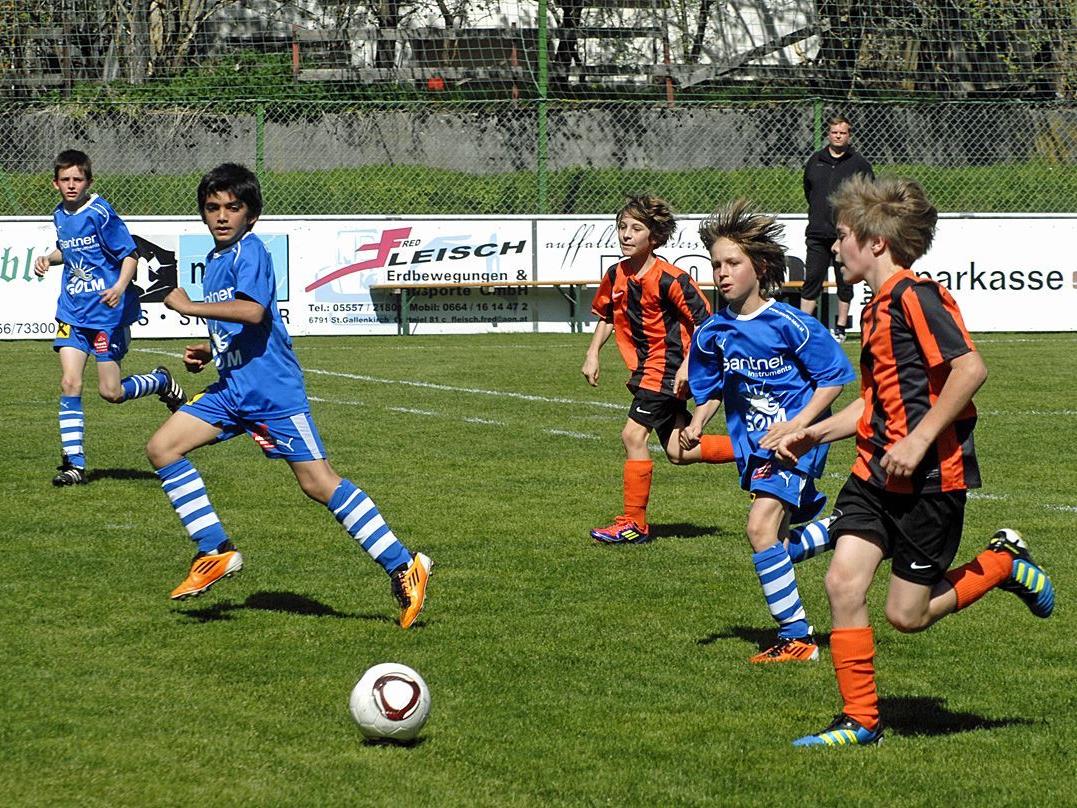 Die SPG Montafon (in den blauen Dressen) hatte diesmal die U12 des FC Hörbranz zu Gast.