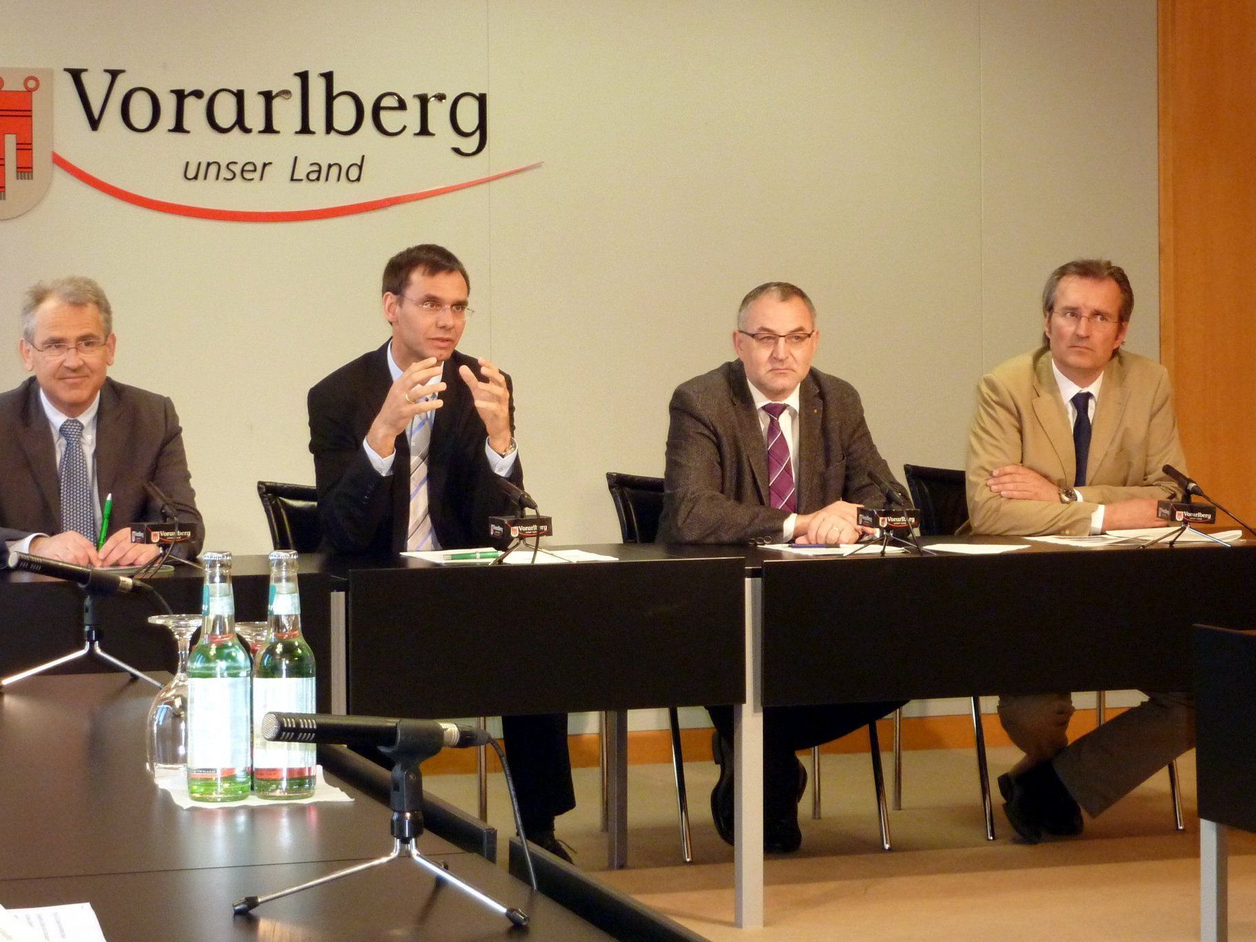40.000 Quadratmeter Photovolataikanlagen werden auf Landesgebäuden installiert. 40.000 Quadratmeter Photovolataikanlagen werden auf Landesgebäuden installiert.