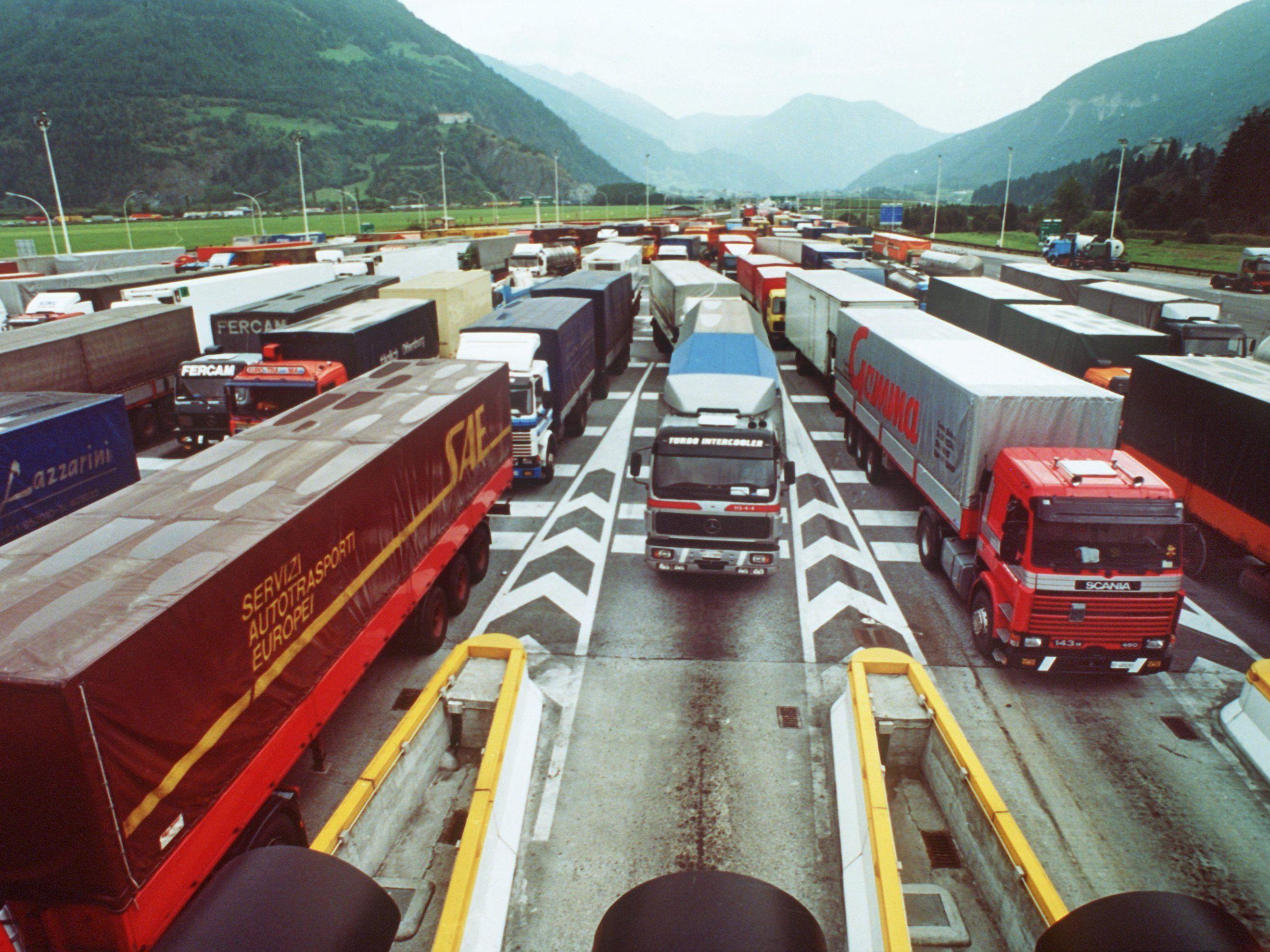 DDrei der zehn geplanten prioritären Verkehrskorridore Europas verlaufen durch Österreich.