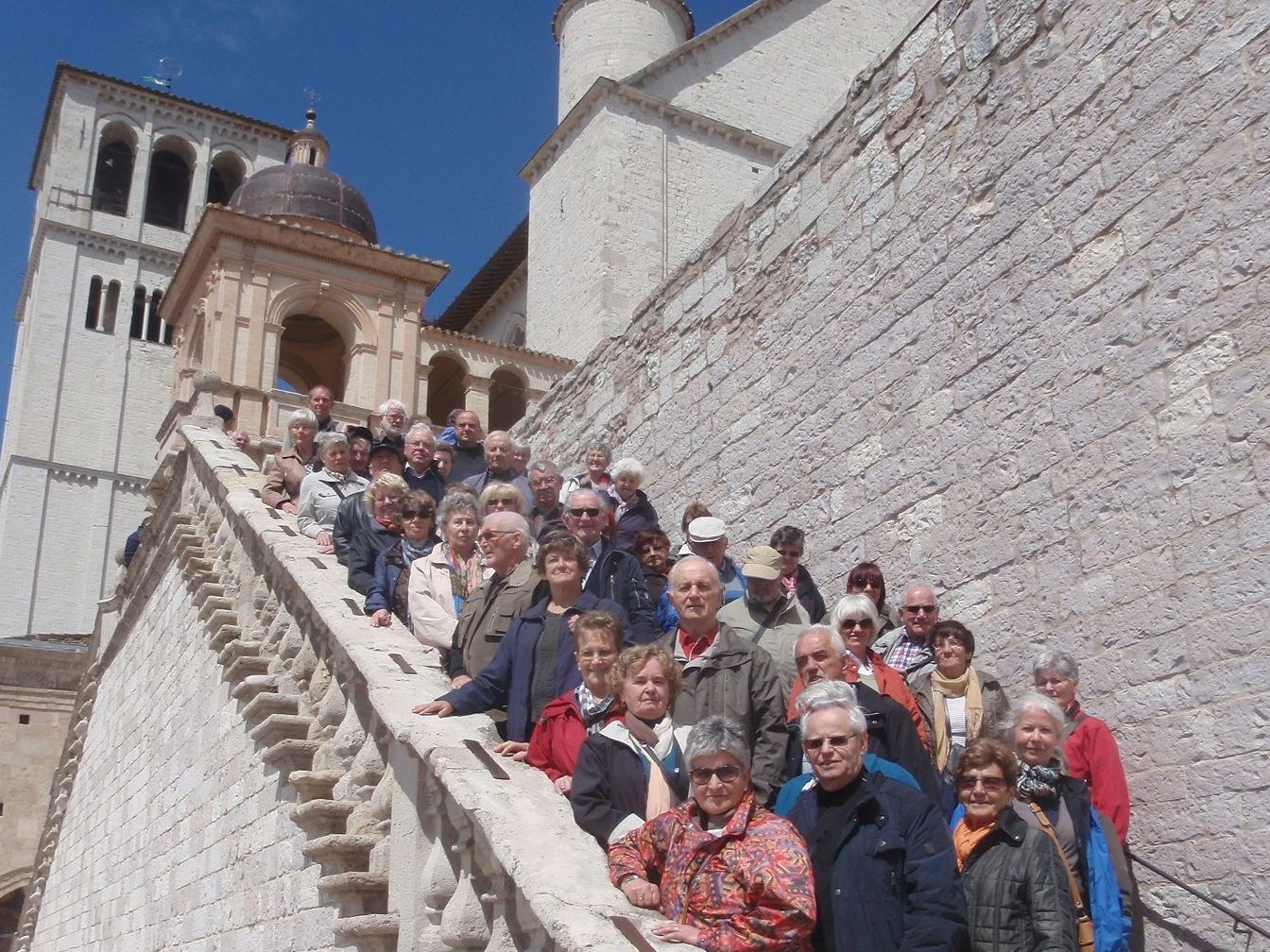 Auf der Stiege zum Heiligtum San Francesco Auf der Stiege zum Heiligtum San Francesco