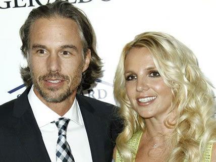 Vielleicht ist Jason Trawick bald mehr als nur der Verlobte für Britney Spears - nämlich ihr Vormund. Vielleicht ist Jason Trawick bald mehr als nur der Verlobte für Britney Spears - nämlich ihr Vormund.