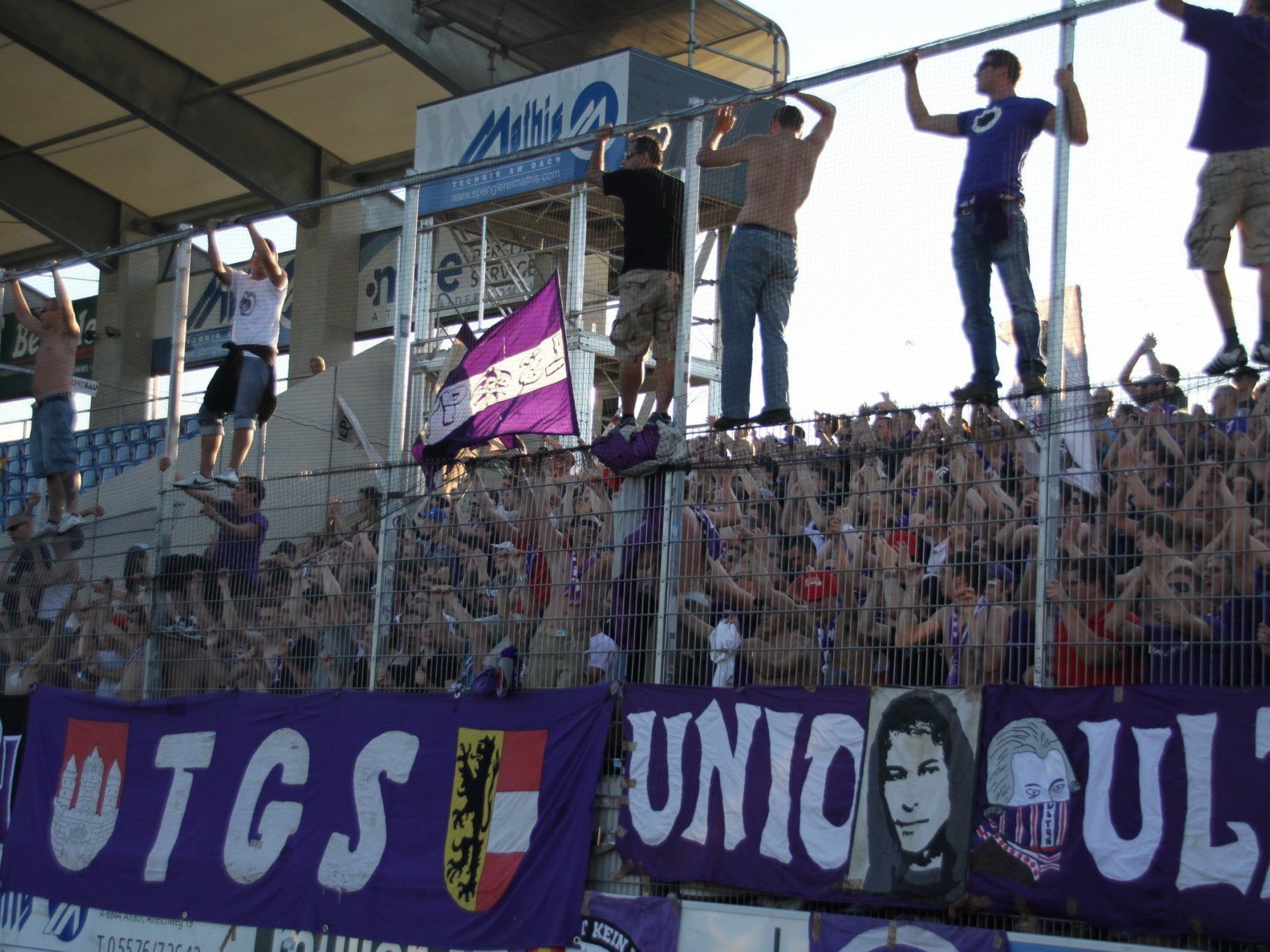 Rund 200 Austria Salzburg Fans werden am Dienstag in Altach erwartet. Rund 200 Austria Salzburg Fans werden am Dienstag in Altach erwartet.