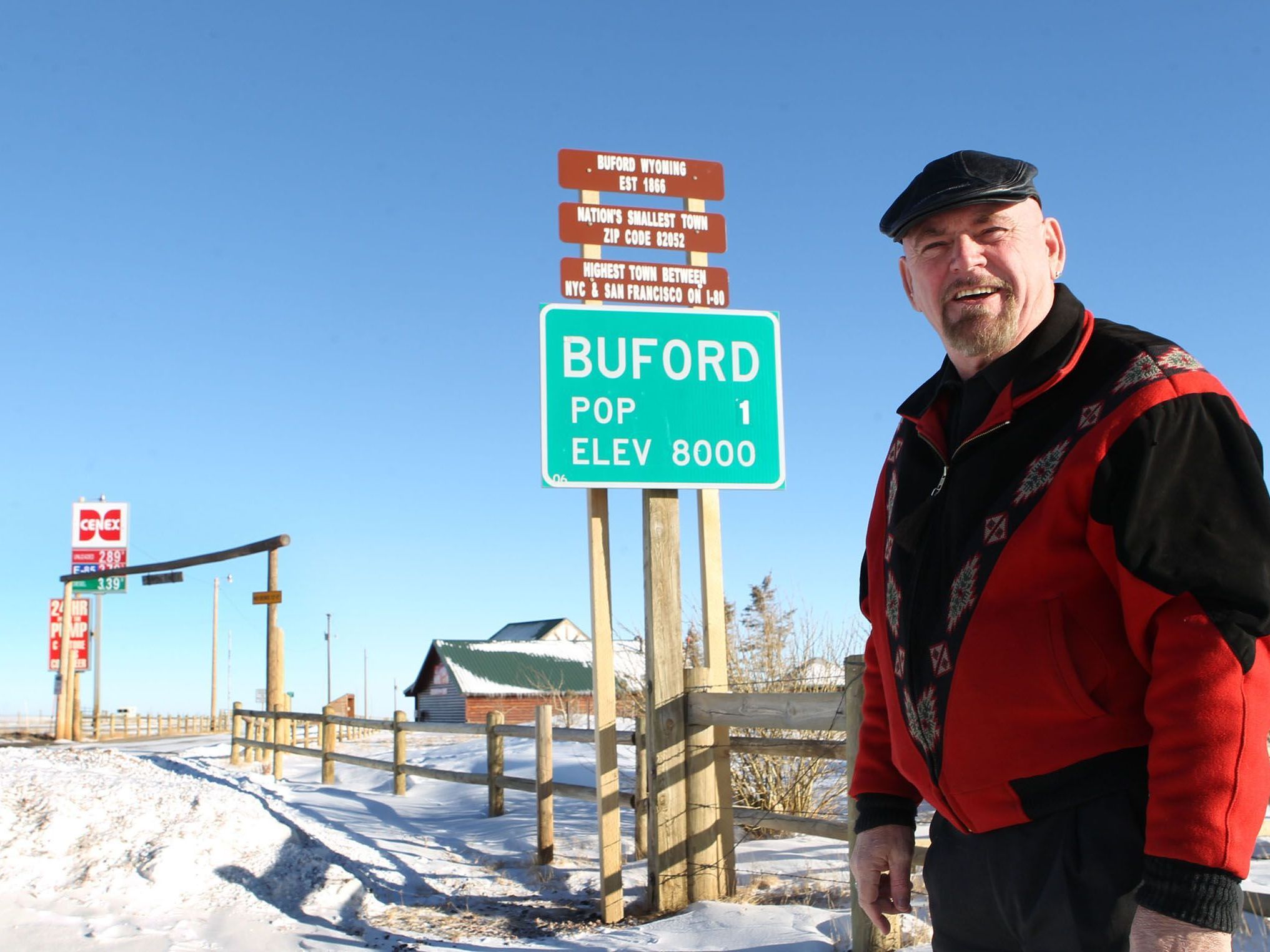 Don Sammons ist der letzte Bewohner von Buford. Don Sammons ist der letzte Bewohner von Buford.