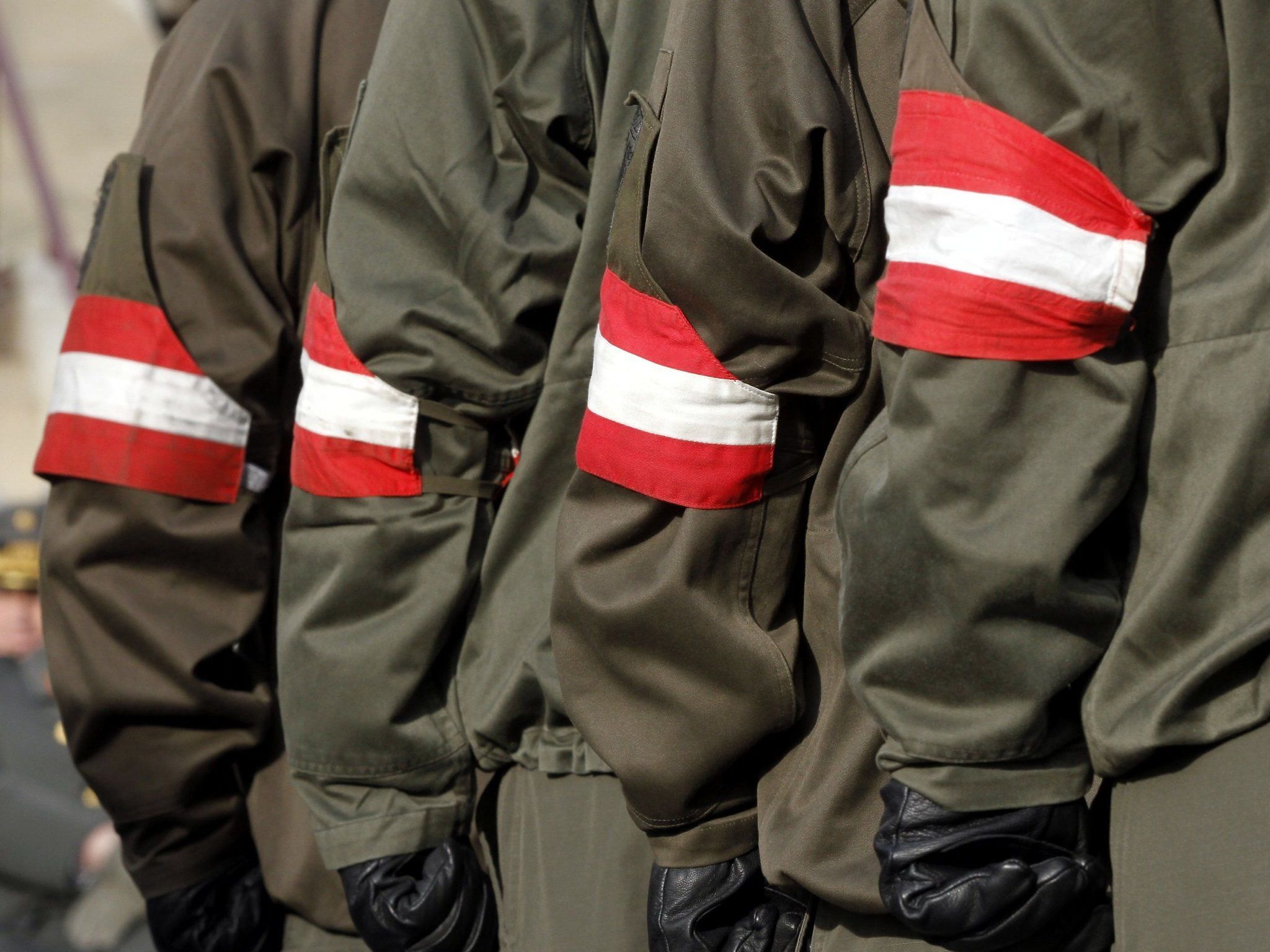 Einschränkung der Ausbildung als Anpassung der Personalstruktur an die Reduktion von Panzern und Artilleriegeschützen. Einschränkung der Ausbildung als Anpassung der Personalstruktur an die Reduktion von Panzern und Artilleriegeschützen.