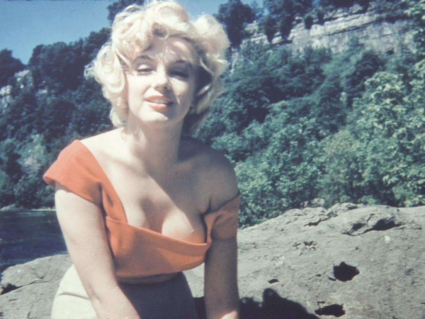 11.875 Dollar erzielte ein handsigniertes Foto, das Marilyn Monroe am Set des Films "Let's Make Love" zeigt. 11.875 Dollar erzielte ein handsigniertes Foto, das Marilyn Monroe am Set des Films "Let's Make Love" zeigt.