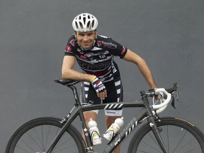 Robert Vrecer sorgt für den ersten Saisonsieg des Radteam Vorarlberg.