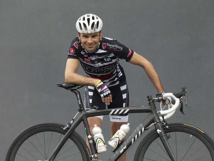 Robert Vrecer sorgt für den ersten Saisonsieg des Radteam Vorarlberg. Robert Vrecer sorgt für den ersten Saisonsieg des Radteam Vorarlberg.