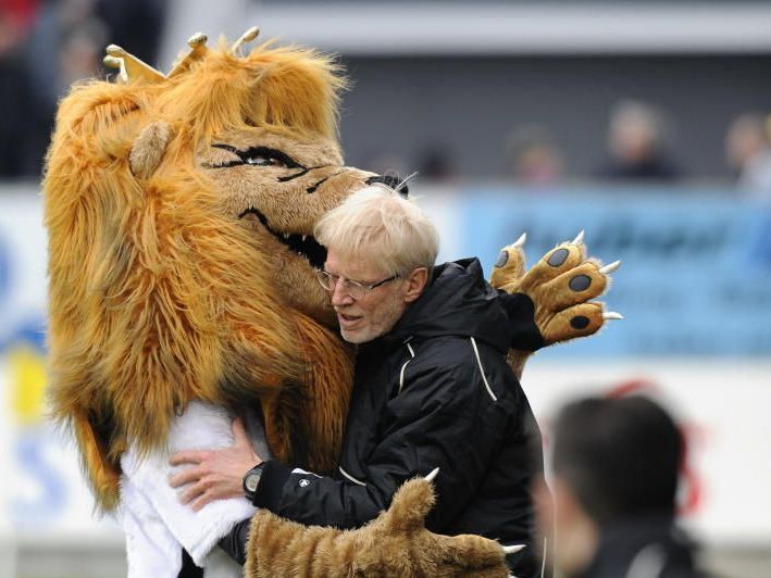 Altach-Trainer Edi Stöhr und Maskottchen King Reini haben derzeit nicht viel zu lachen. Altach-Trainer Edi Stöhr und Maskottchen King Reini haben derzeit nicht viel zu lachen.