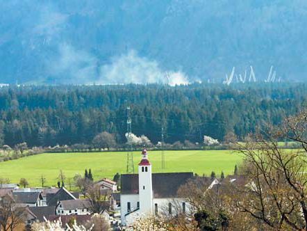 Selbst von Bludesch aus sah Leserreporter Klemens Fliri die dichten Rauchschwaden aufsteigen. Selbst von Bludesch aus sah Leserreporter Klemens Fliri die dichten Rauchschwaden aufsteigen.