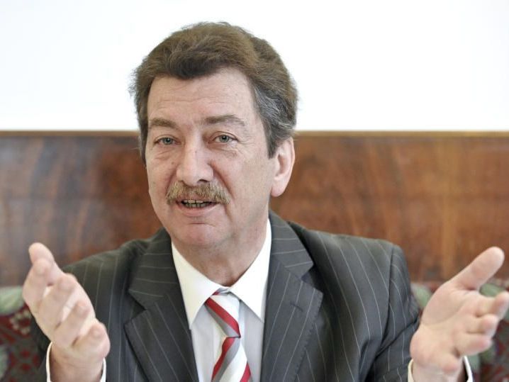 Gartlehner soll über 100.000 Euro vom Telekom-Lobbyisten Peter Hochegger erhalten haben. Gartlehner soll über 100.000 Euro vom Telekom-Lobbyisten Peter Hochegger erhalten haben.