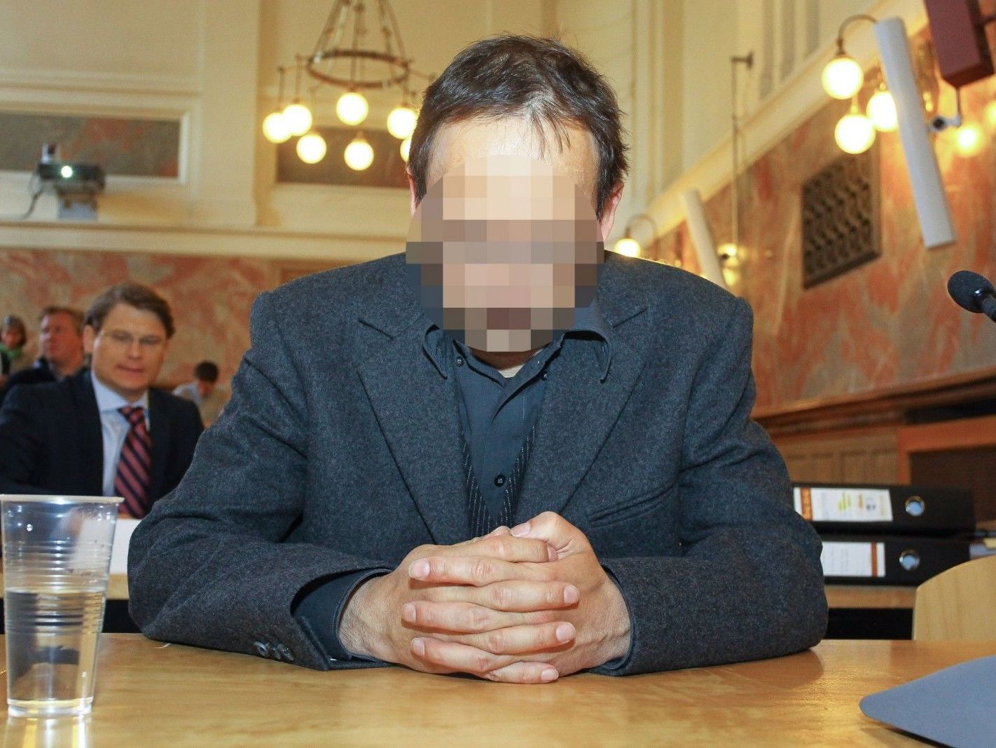 Hauptangeklagter Jürgen H. gesteht alles. Hauptangeklagter Jürgen H. gesteht alles.