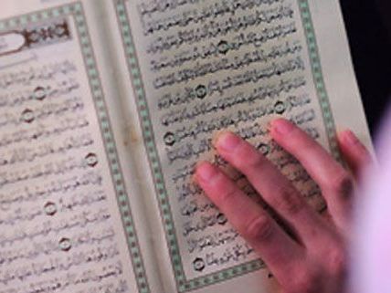 Zahlreiche Diskussionen um die Gratis-Verteilung des Korans. Zahlreiche Diskussionen um die Gratis-Verteilung des Korans.