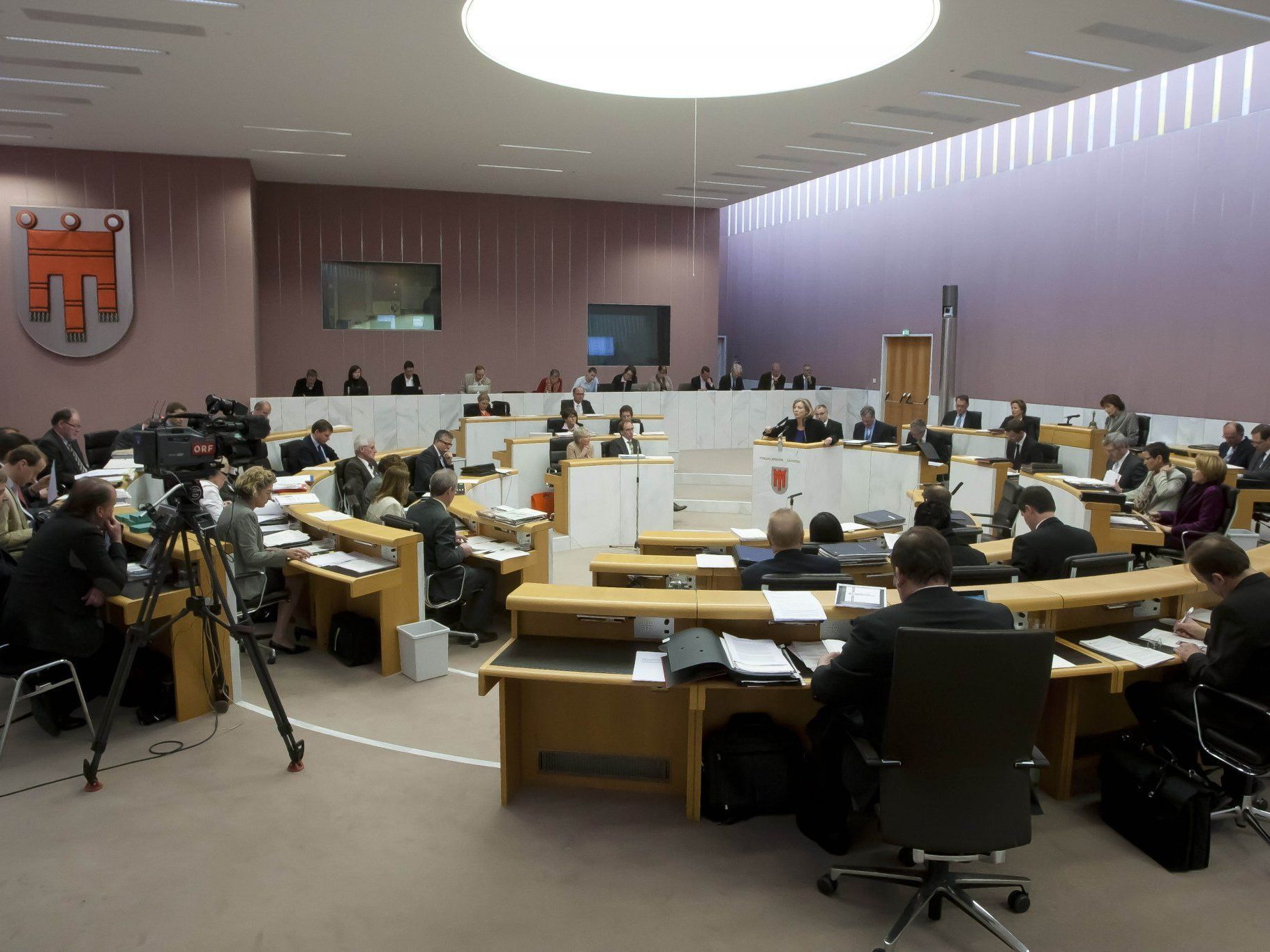 Für Landtagspräsidentin Mennel kann mögliche Verkleinerung nur Teil einer Reform sein. Für Landtagspräsidentin Mennel kann mögliche Verkleinerung nur Teil einer Reform sein.