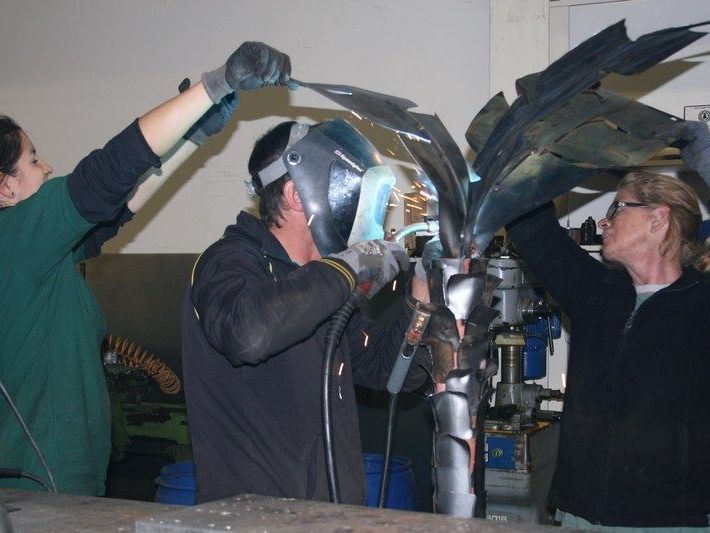 Spannende Metallgebielde werden bei den 1. Satteinser Kunsttagen präsentiert Spannende Metallgebielde werden bei den 1. Satteinser Kunsttagen präsentiert