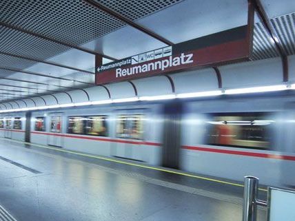 Mit einem Schrecken ist der 17-Jährige bei dem Unfall auf der Linie U1 am Sonntag davongekommen. Mit einem Schrecken ist der 17-Jährige bei dem Unfall auf der Linie U1 am Sonntag davongekommen.