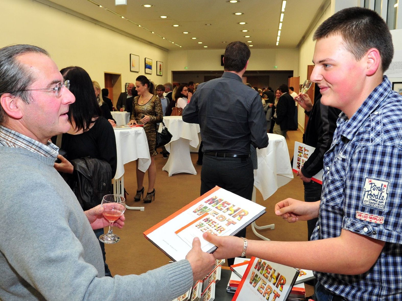 Buchpräsentation des Projekts "Mehr Wert für Körper und Geist". Buchpräsentation des Projekts "Mehr Wert für Körper und Geist".