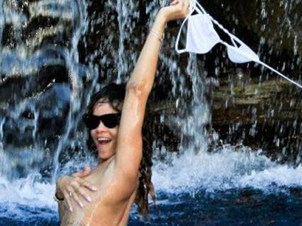 So offen zeigt sich Rihanna mehr ihren als 17 Millionen Anhängern auf Twitter. So offen zeigt sich Rihanna mehr ihren als 17 Millionen Anhängern auf Twitter.