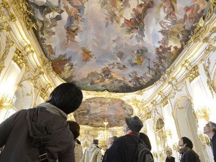 Ab sofort kann die Große Galerie in Schönbrunn wieder in ihrer ganzen Pracht besichtigt werden. Ab sofort kann die Große Galerie in Schönbrunn wieder in ihrer ganzen Pracht besichtigt werden.