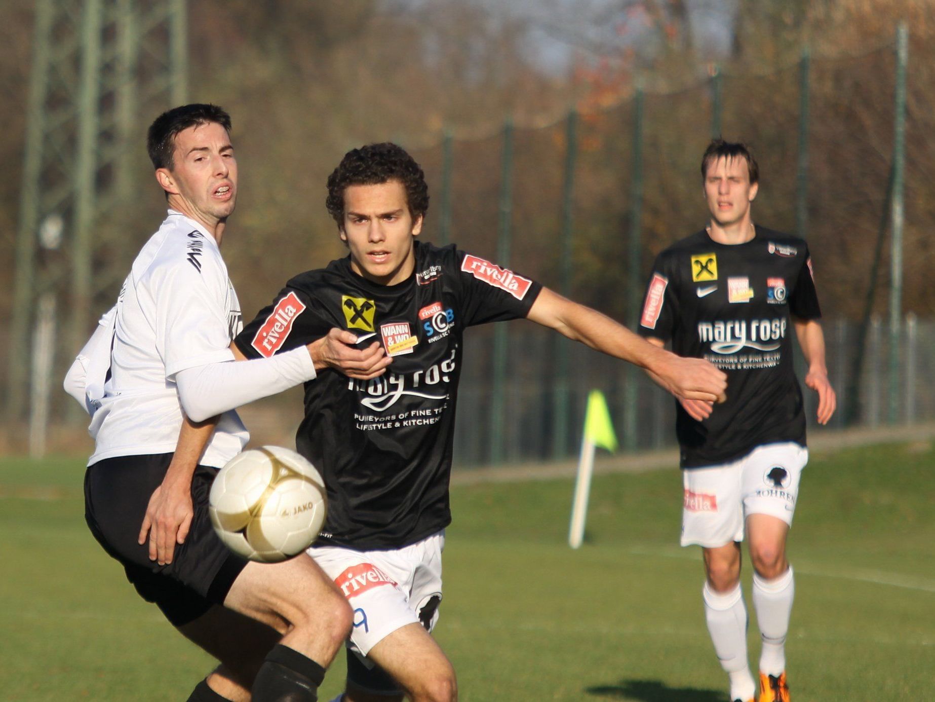 Elvis Alibabic macht in Salzburg als Jungprofi eine schwere Zeit durch. Elvis Alibabic macht in Salzburg als Jungprofi eine schwere Zeit durch.