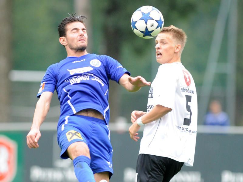 Julian Erhart trifft auf seine Kollegen aus Altach. Julian Erhart trifft auf seine Kollegen aus Altach.