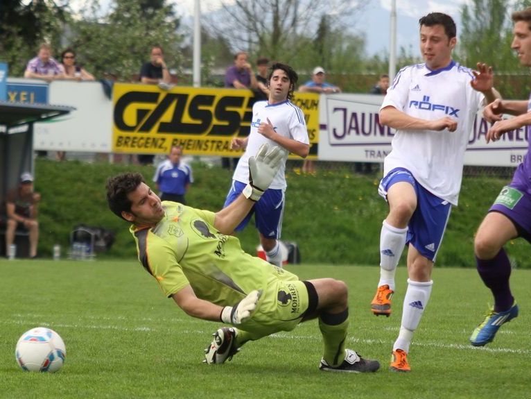 Patrick Egle schoss binnen sieben Minuten zwei Tore und Röthis gewann in Bregenz mit 3:0. Patrick Egle schoss binnen sieben Minuten zwei Tore und Röthis gewann in Bregenz mit 3:0.