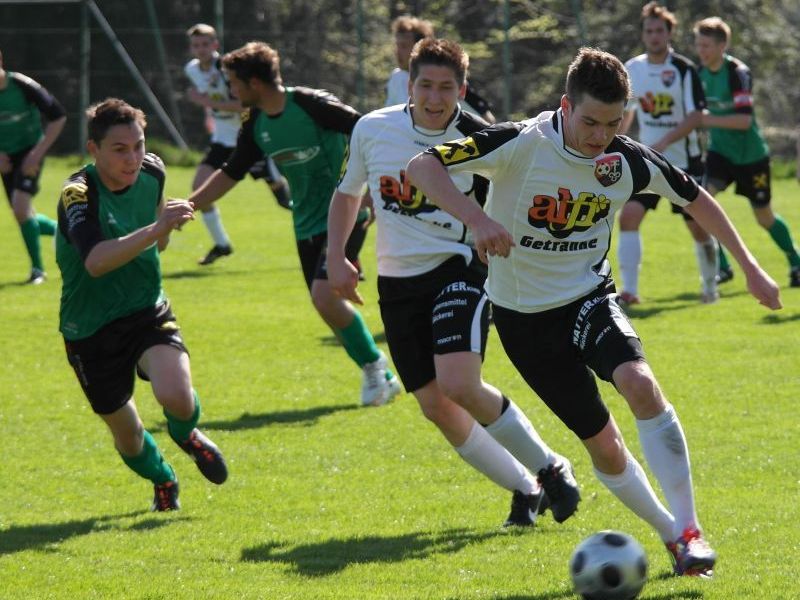 Lingenau gewinnt das Wälderderby gegen Bezau mit 2:0. Lingenau gewinnt das Wälderderby gegen Bezau mit 2:0.