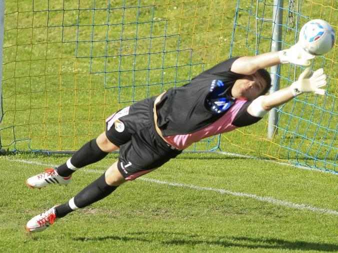 Meiningen-Goalie Dominik Lampert hielt fast alles, aber einmal war er geschlagen.