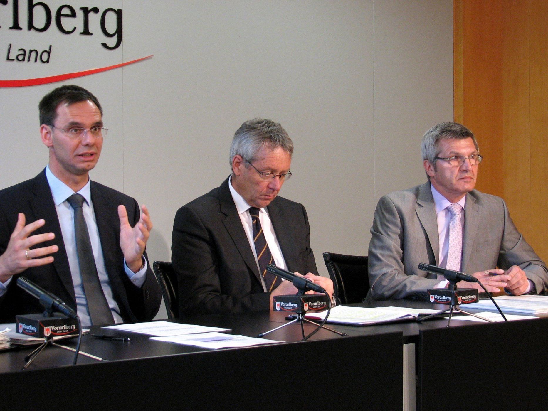 LH Wallner, LSth. Rüdisser und LR Stemer im Pressefoyer. LH Wallner, LSth. Rüdisser und LR Stemer im Pressefoyer.