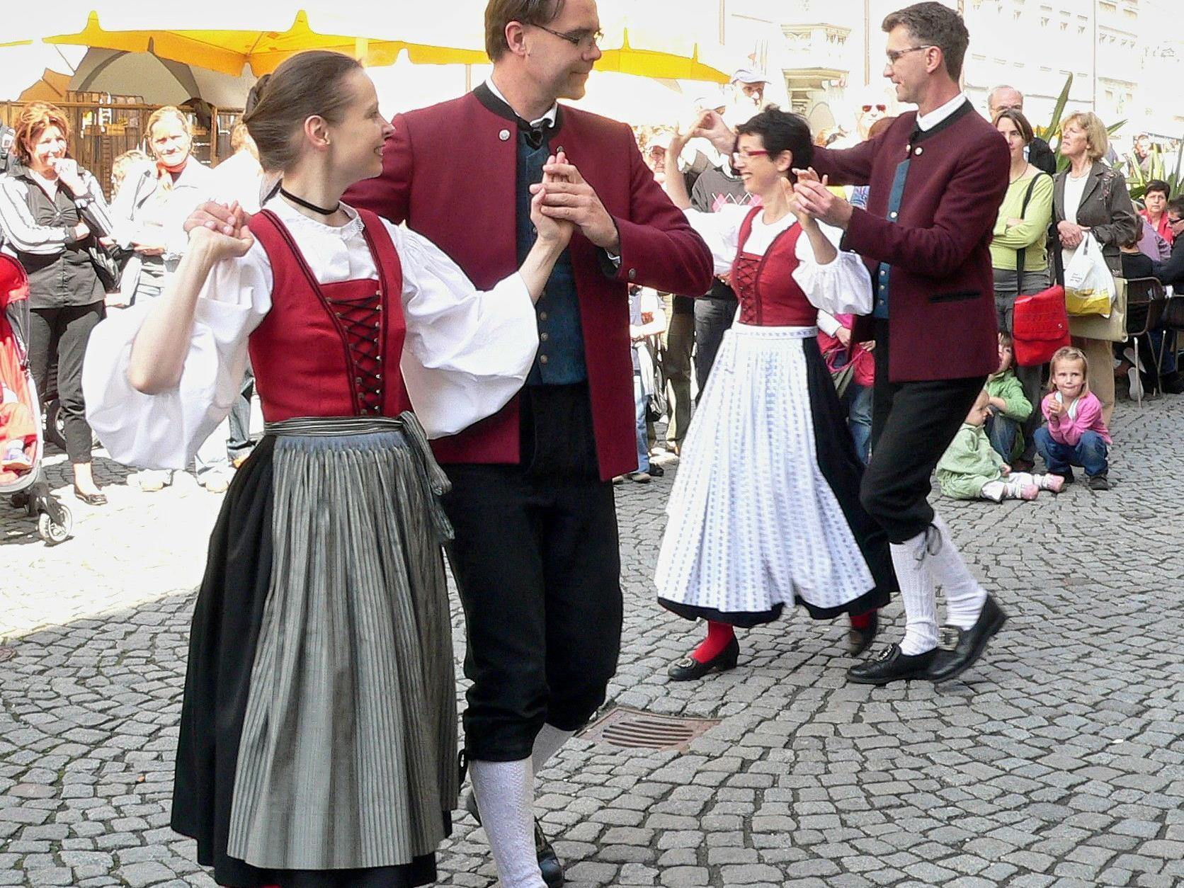 Auftanz der Trachtengruppe Feldkirch am Samstag, 26. Mai in der Feldkircher Marktgasse