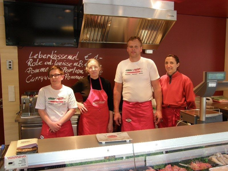 Das Team der "Wälder Metzge" Bezau ist um seine Kunden stets bemüht. Das Team der "Wälder Metzge" Bezau ist um seine Kunden stets bemüht.