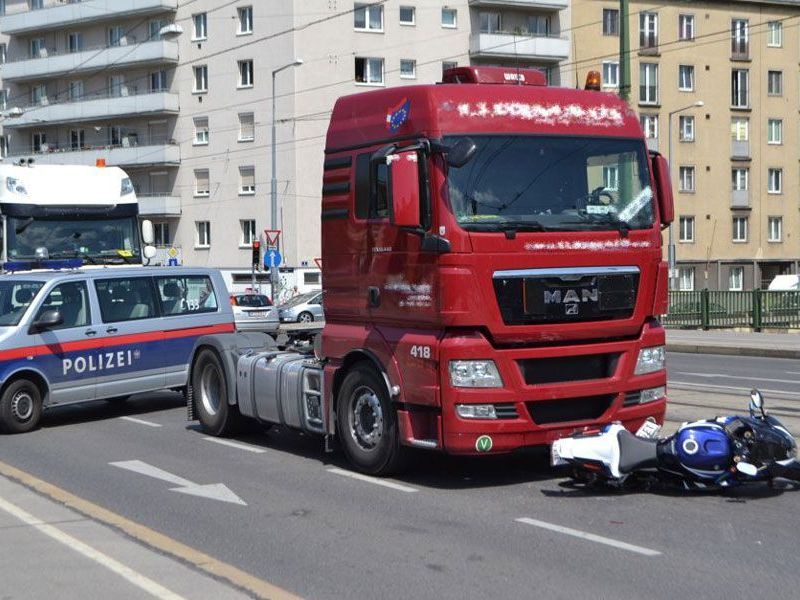 Am Freitag kam es auf der Franzensbrücke zu einem Unfall zwischen Lkw und Motorrad. Am Freitag kam es auf der Franzensbrücke zu einem Unfall zwischen Lkw und Motorrad.