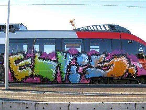 Über Geschmack lässt sich streiten, sicher ist aber, es ist verboten: Das Besprühen von Zügen Über Geschmack lässt sich streiten, sicher ist aber, es ist verboten: Das Besprühen von Zügen