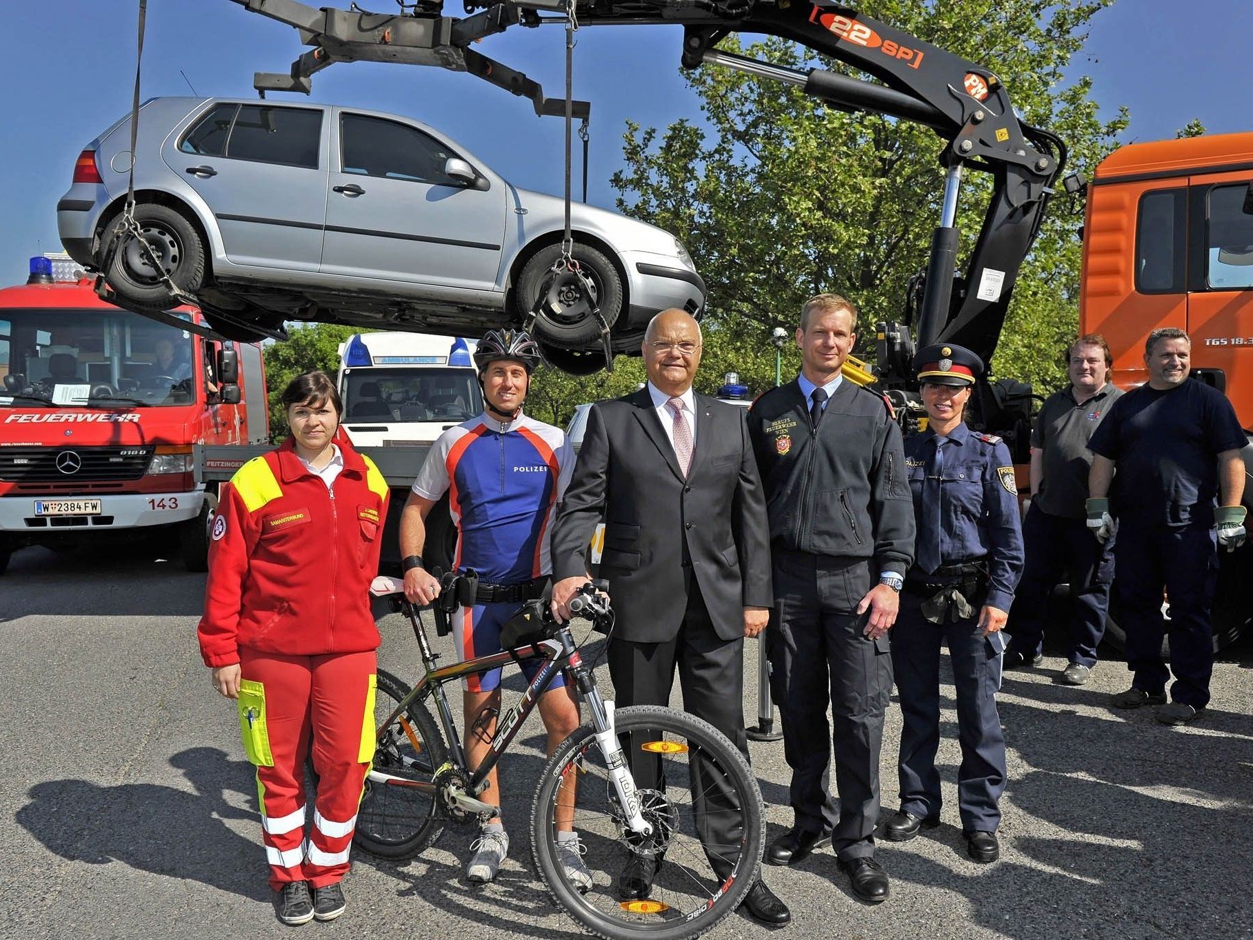 "Die Helfer Wiens"wollen freie Zufahrten für Einsatzfahrzeuge entlang Donauinsel und der Neuen Donau "Die Helfer Wiens"wollen freie Zufahrten für Einsatzfahrzeuge entlang Donauinsel und der Neuen Donau