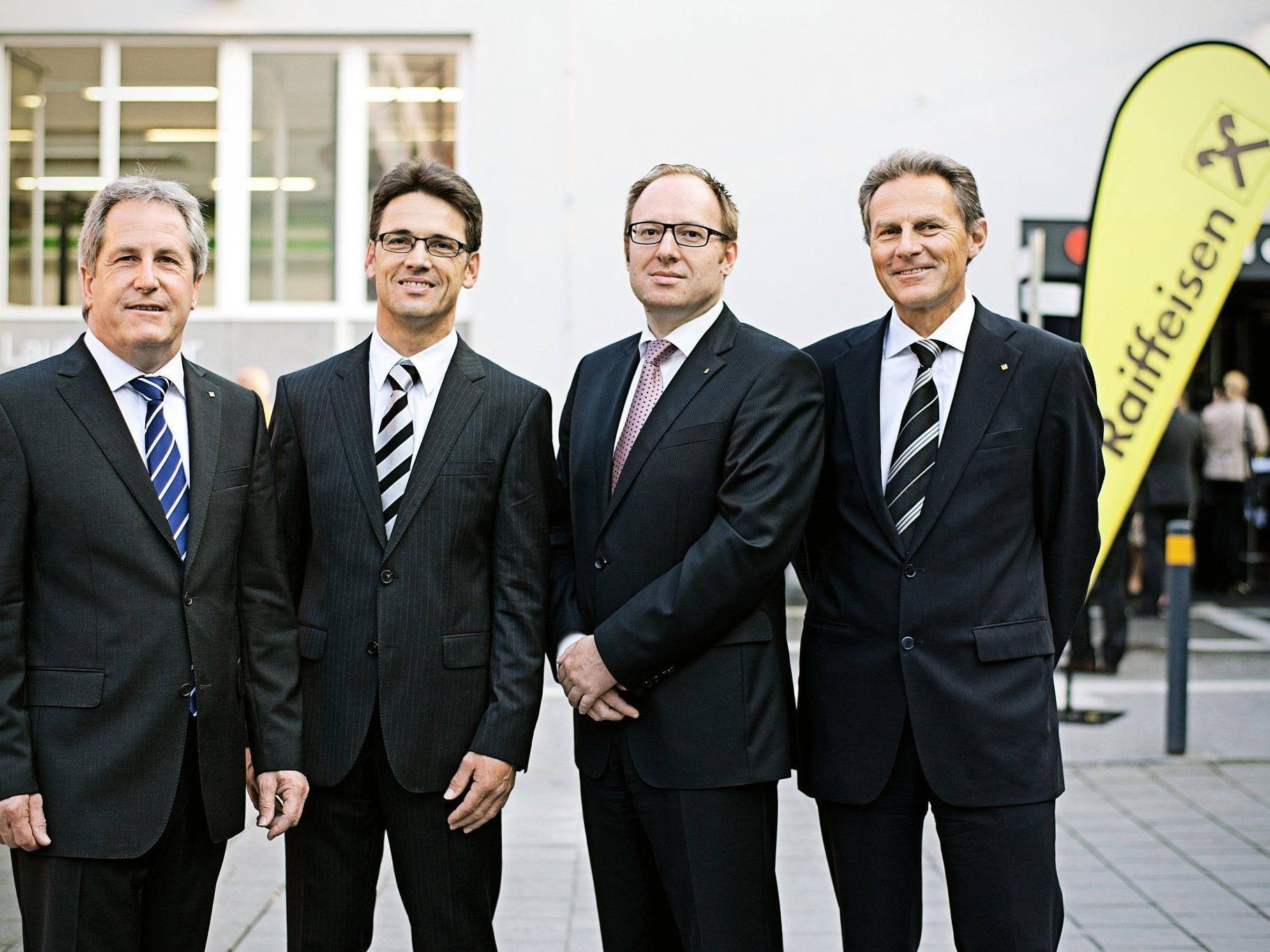 Die Raiffeisenbank Dornbirn lud zur Generalhauptversammlung 2012 - i.B. von li. nach re. Anton Rein, Dr. Wilfried Amann, Dr. Gernot Erne und Dr. Wolfgang Zumtobel.