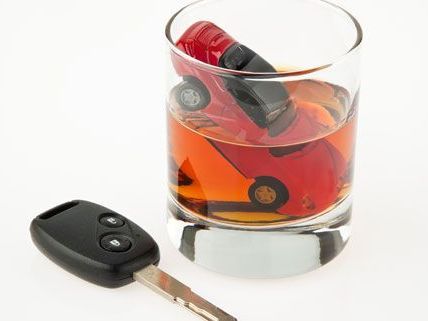 Ein 19-jähriger nahm alkoholisiert einen fremden PKW in Betrieb. Ein 19-jähriger nahm alkoholisiert einen fremden PKW in Betrieb.